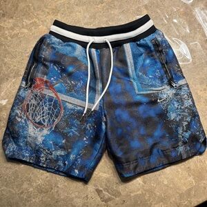 Nike Dri-FIT DNA Men's Basketball Shorts blue colorway size small
Like new